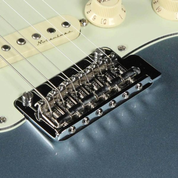 Fender Deluxe Roadhouse Stratocaster Mystic Ice Blue Discount